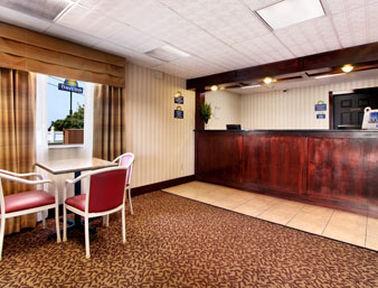 Days Inn By Wyndham Грантвил Интериор снимка
